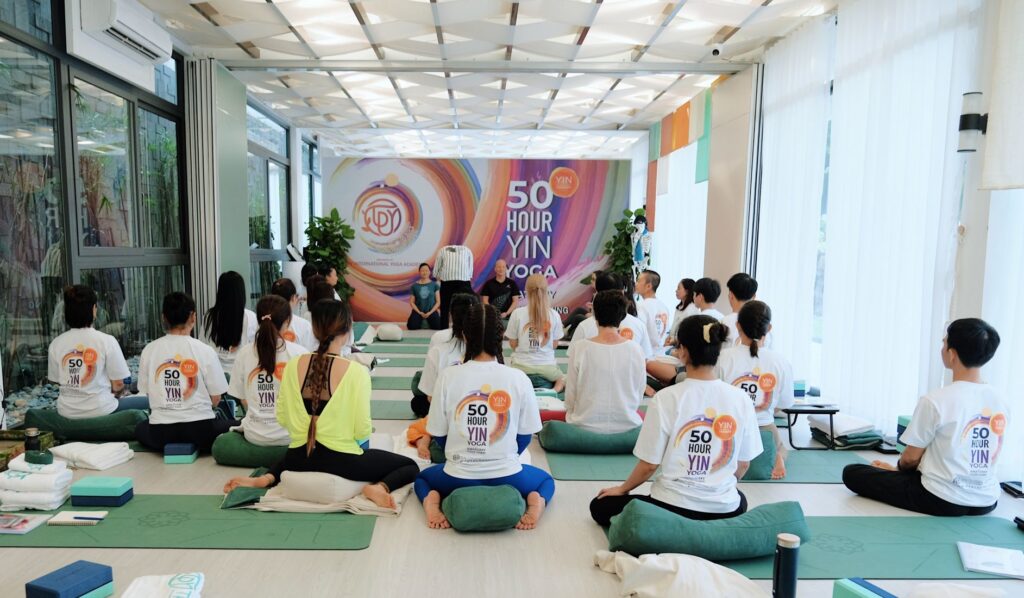 KHÓA ĐÀO TẠO HUẤN LUYỆN VIÊN YIN YOGA & GIẢI PHẪU HỌC